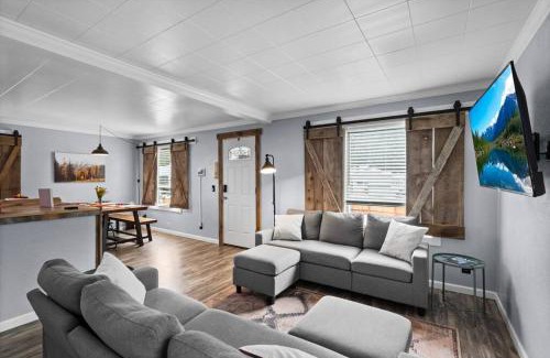 Wallace House | Close to Hiawatha Tr and Biking with HOT TUB