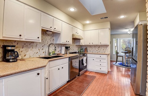 Georgetown House | Close to Historic Georgetown, Family Friendly, Large Porch