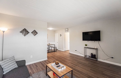 Crestline Heights Apartment | Close to Hospitals & UAB W/Free Parking&Fast WiFi