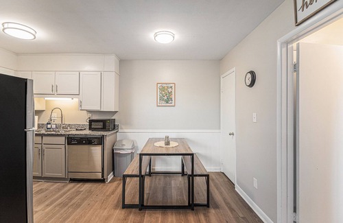 Crestline Heights Apartment | Close to Hospitals & UAB W/Free Parking&Fast WiFi