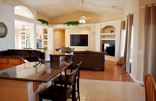 Pahrump House | Close to Hwy 160, about 20 seconds. Close to fine dining, large house with