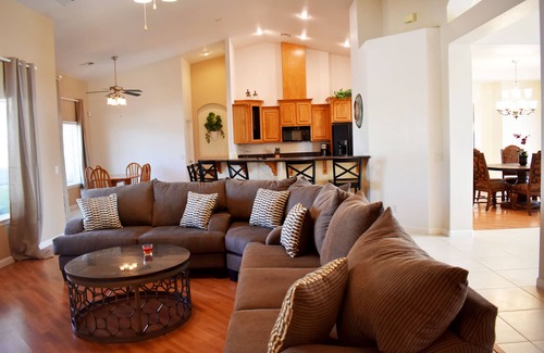 Pahrump House | Close to Hwy 160, about 20 seconds. Close to fine dining, large house with