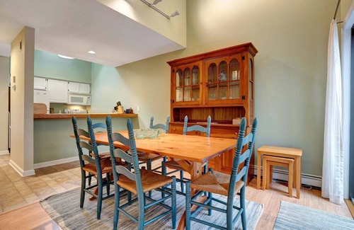West Hartford Condo | Close to Lake & Golf & Pool | Newton Village 2B