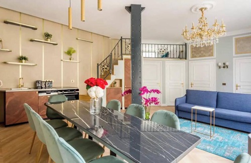 Quartier du Mail Apartment | CLOSE TO LOUVRE -PARIS GEM: 4-BED APT, SLEEPS 8, HISTORIC CHARM, MODERN COMFORT