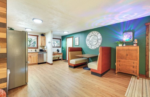 Rhododendron Cabin | Close to Mt Hood Skibowl: Retro Rhododendron Cabin