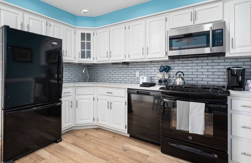 White Plains House | Close to NYC-Walk to Train-Private 3BR House-Driveway Parking-White Plains Area