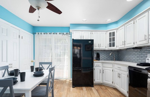 White Plains House | Close to NYC-Walk to Train-Private 3BR House-Driveway Parking-White Plains Area