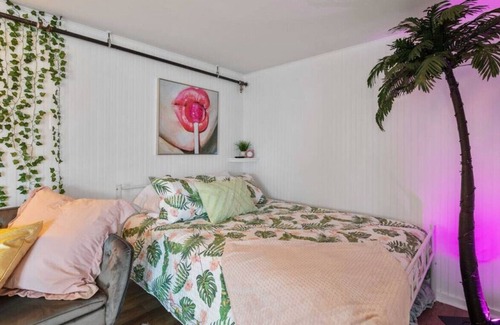 Old Orchard Beach Apartment | Close To Ocean | With Parking