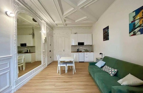 Chatou Apartment | Close to Paris - The Boudoir