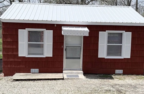 Cassville Cabin | Close to Pool Cabin Getaway-Cabin 5