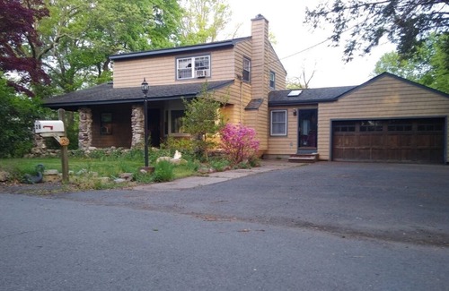 Belle Mead House | Close to Princeton,Rutgers, WiFi,No Clean Fee 1-3 guests ,Free laundry in house.