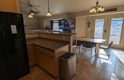 Pueblo West House | Close to Royal Gorge, Pueblo Lake, Famous river walk, Colorado Springs, Salida
