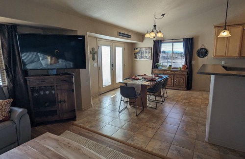 Pueblo West House | Close to Royal Gorge, Pueblo Lake, Famous river walk, Colorado Springs, Salida