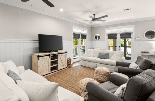 Seagrove Beach House | Close to Seaside!-Street Legal Golf Cart/4 Bedroom/4 Bath/4 Beach Chairs/4 Bikes