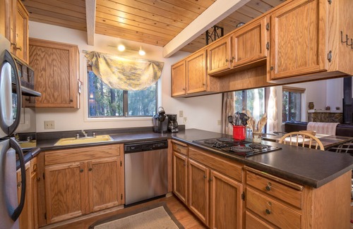 Sunriver House | Close to SHARC (6 Passes)Private Hot Tub, Bikes, Loft, Pool Table, Huge Deck