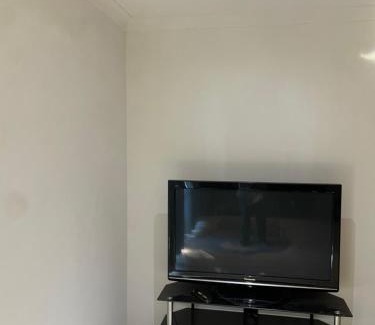 Belmont Apartment | Close to shops & airport