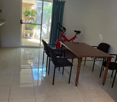 Belmont Apartment | Close to shops & airport