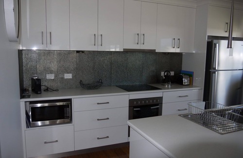 Bridport Villa | Close to Shops and Restaurants