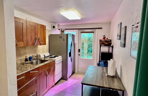 Gulf Gate Estates House | Close to Siesta Key beach with a hot tub and a large garden