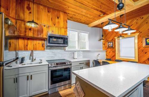 Maplecrest Cottage | Close to skiing in Windham and Hunter, hiking, lakes, 20+restaurants