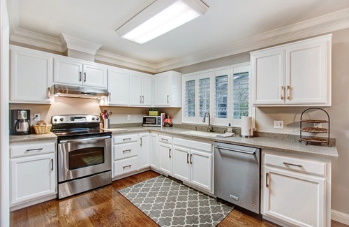 Boyes Hot Springs Cottage | Close to Sonoma Plaza, Hot Tub and Bikes Included