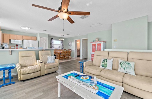 Indialantic House | Close to the Beach 3 BR 2 BA Relaxing Townhome - Dog Friendly