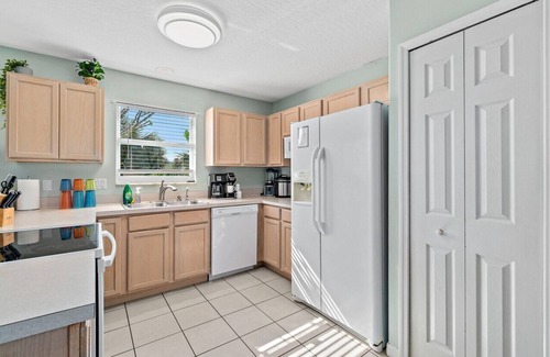 Indialantic House | Close to the Beach 3 BR 2 BA Relaxing Townhome - Dog Friendly