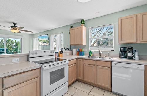Indialantic House | Close to the Beach 3 BR 2 BA Relaxing Townhome - Dog Friendly