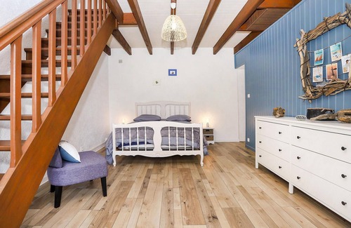 Ferel House | Close to the coast, this welcoming house with character welcomes you in a quiet environment.