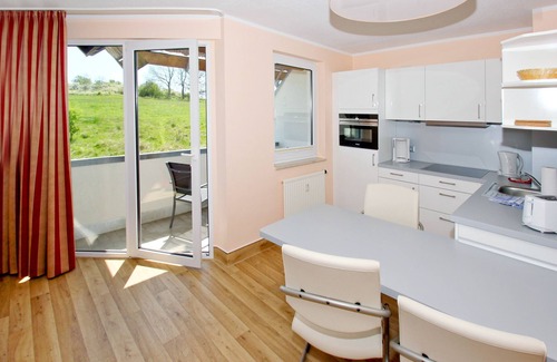 Lobbe Apartment | Close to the beach with balcony, use of swimming pool and sauna - Strandhaus Mönchgut FeWo12