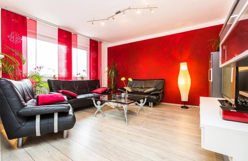Muelheim Apartment | Close to the fair - beautiful, bright 3-room apartment, 70 m²