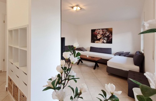 Munchen District Apartment | Close to the fair! Cozy designer apartment (2 floors) with priv. parking space
