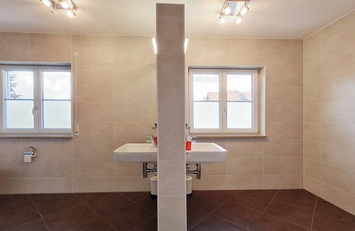 Munchen District Apartment | Close to the fair! Cozy designer apartment (2 floors) with priv. parking space