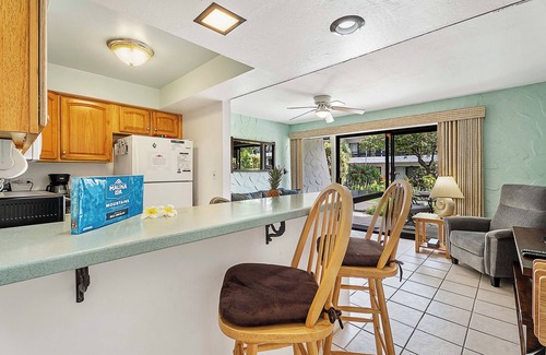 Kailua-Kona Condo | Close to the Ocean! Casa De Emdeko B122