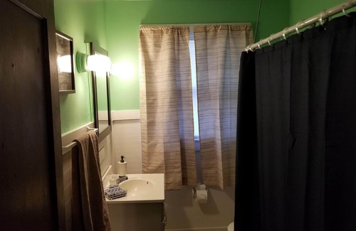 South Kansas City House | Close to the Research Hospital, the Zoo, and the sports stadiums.