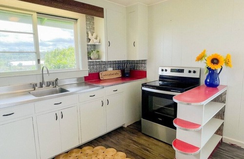Kurtistown House | Close to the volcano vacation rental!