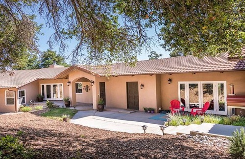 Paso Robles House | Close to town, but feels a world away! Beautiful house with all the amenities!