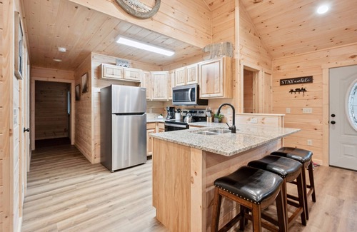 Bryson City Cabin | Close to Town, Private, Hot Tub, Fireplace, Fire Pit