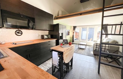 Republic House | Close to town Tiny Home with private back yard!