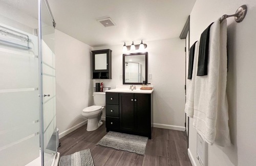 Republic House | Close to town Tiny Home with private back yard!