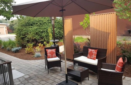 Missoula Apartment | Close to UM & Downtown. Refurbished 1350 sq ft w/Gym, Laundry, Kitchen, Patio.