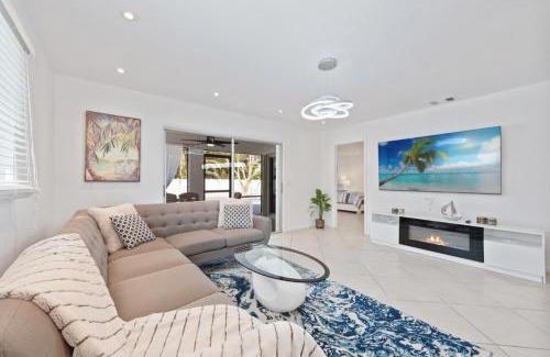 Naples Park House | Close to Vanderbilt Beach home!
