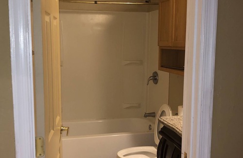 Fredericksburg House | CLOSE TO WASHINGTON DC Private Bedroom with Shared Bathrooms