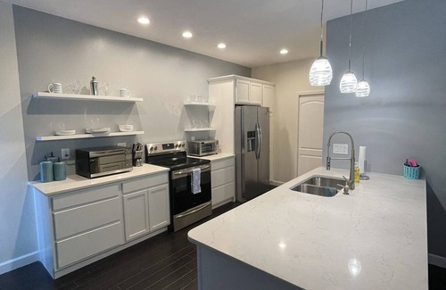 Murphysboro House | *Close to wine trails* Gray House Getaway!