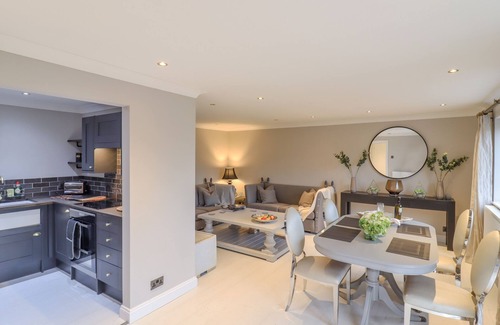 Dagnall Cottage | CLOSEFIELD, romantic, with a garden in Ivinghoe