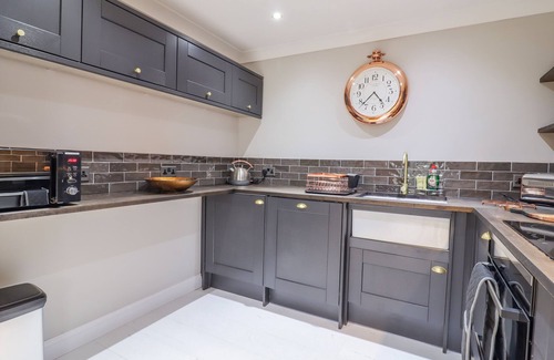 Dagnall Cottage | CLOSEFIELD, romantic, with a garden in Ivinghoe
