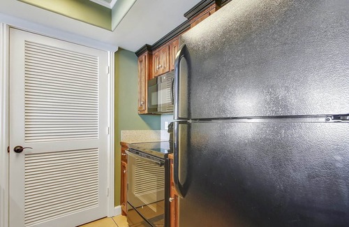 Long Beach Condo | Closest 1 bedroom to Lagoon Pool! Free Beach Chairs!