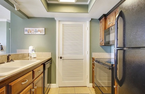 Long Beach Condo | Closest 1 bedroom to Lagoon Pool! Free Beach Chairs!