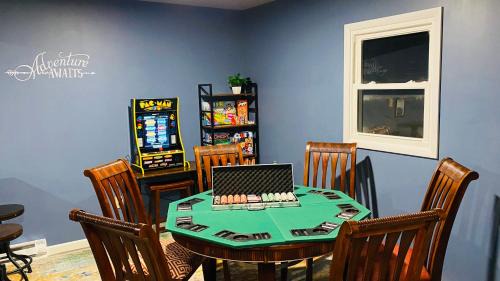 Tobyhanna Ski Chalet | Closest Rental House to Pool & Beach in Pocono Farms, AC, Hot tub, Game Room
