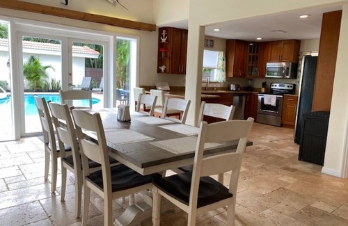 Naples Park House | Closest To Beach Main House & Separate Villa 4 Bdrm , Huge Pool. Walk To Beach